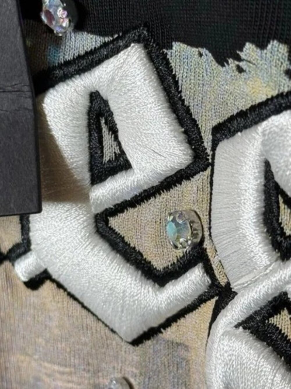Left Point "Fearless" Rhinestone Graphic Tee 2XL - Picture 4 of 5